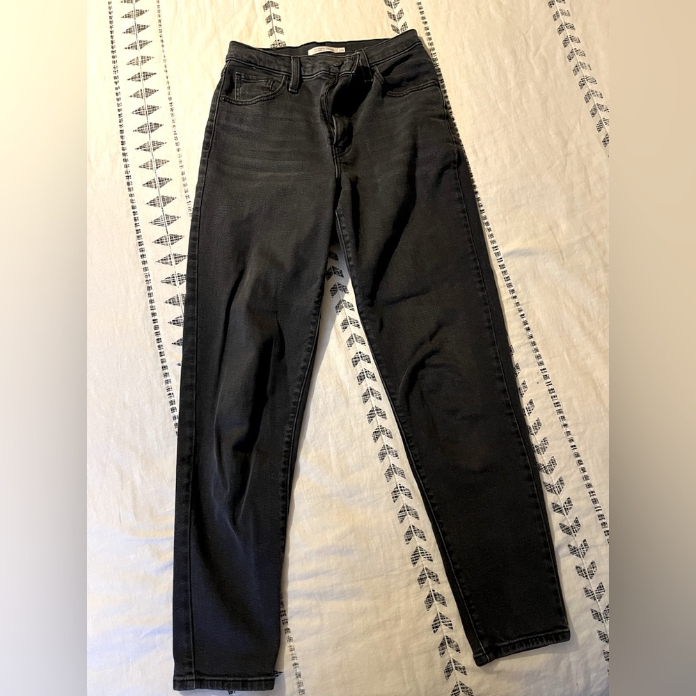 SOLD ELSEWHERE: Size 26 Levi’s mom jeans, dark grey/faded black in colour